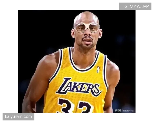 卡里姆·阿卜杜尔-贾巴尔持球单打效率领先詹姆斯引领内线威胁