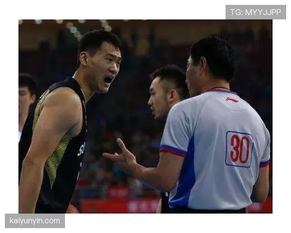 拉人犯规的判罚标准与裁判实战应用解析